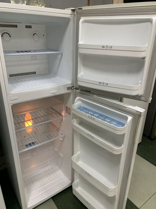 Продам рабочий холодильник LG