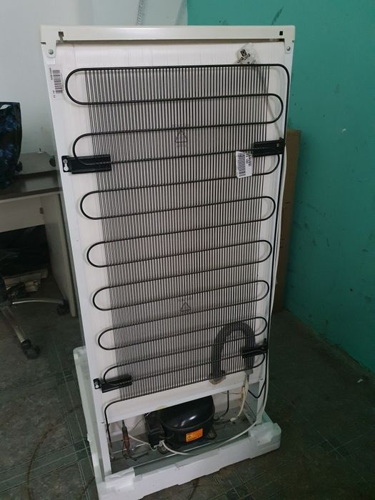 Vând Congelator vertical 6 sertare Zanussi