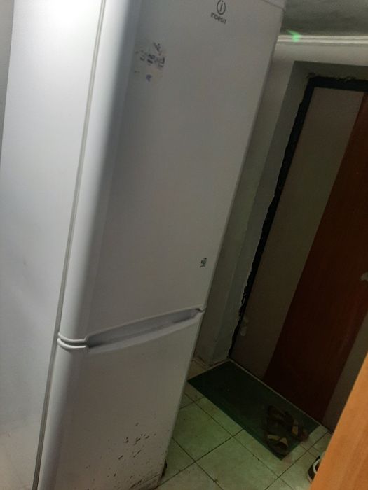 Холодильник  Indesit