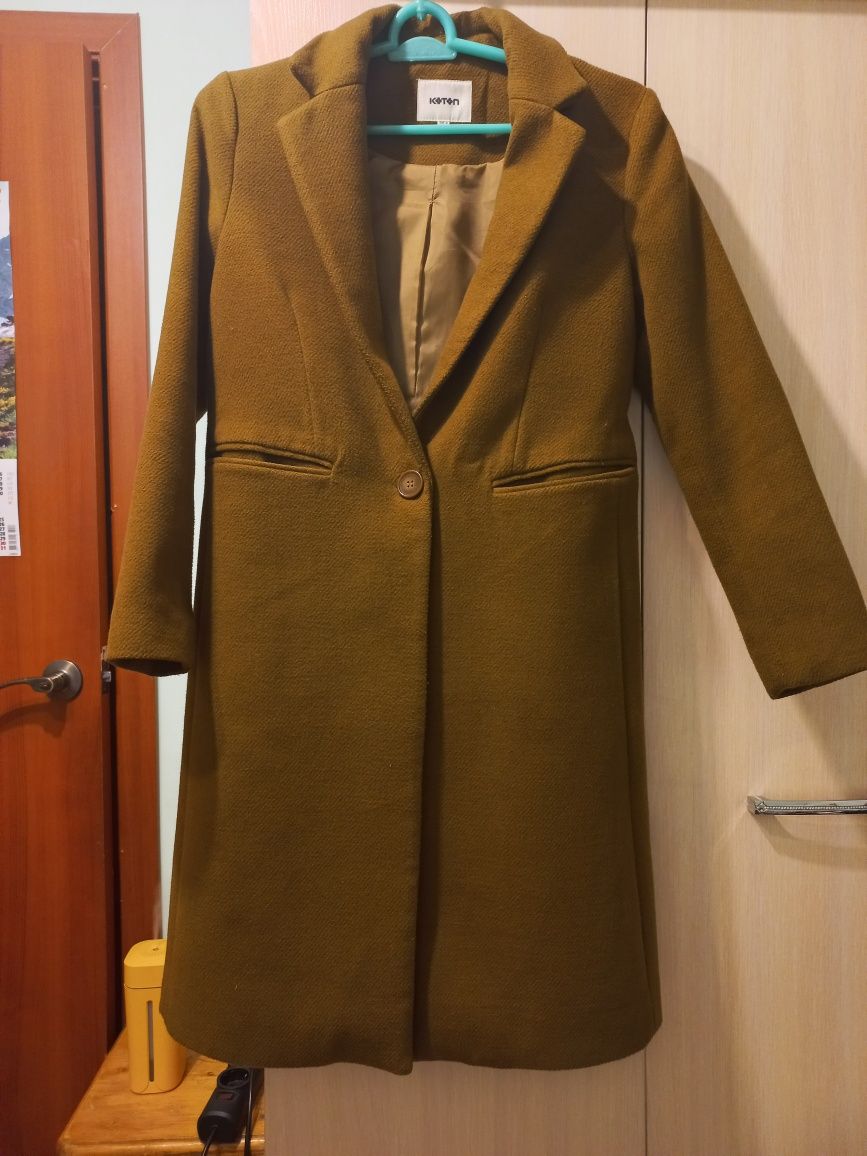 Продаю женское пальто