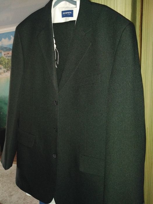 Костюм мужской новый, рубашки белые