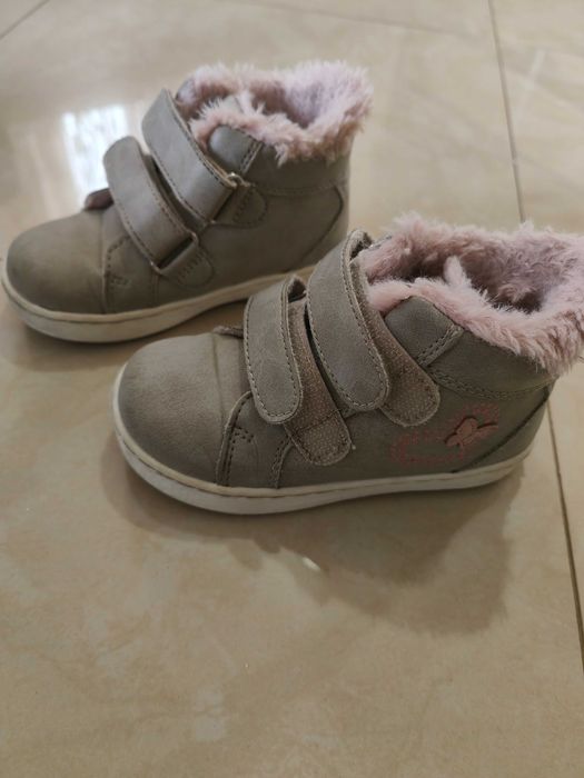 Vând ghete marimea 24