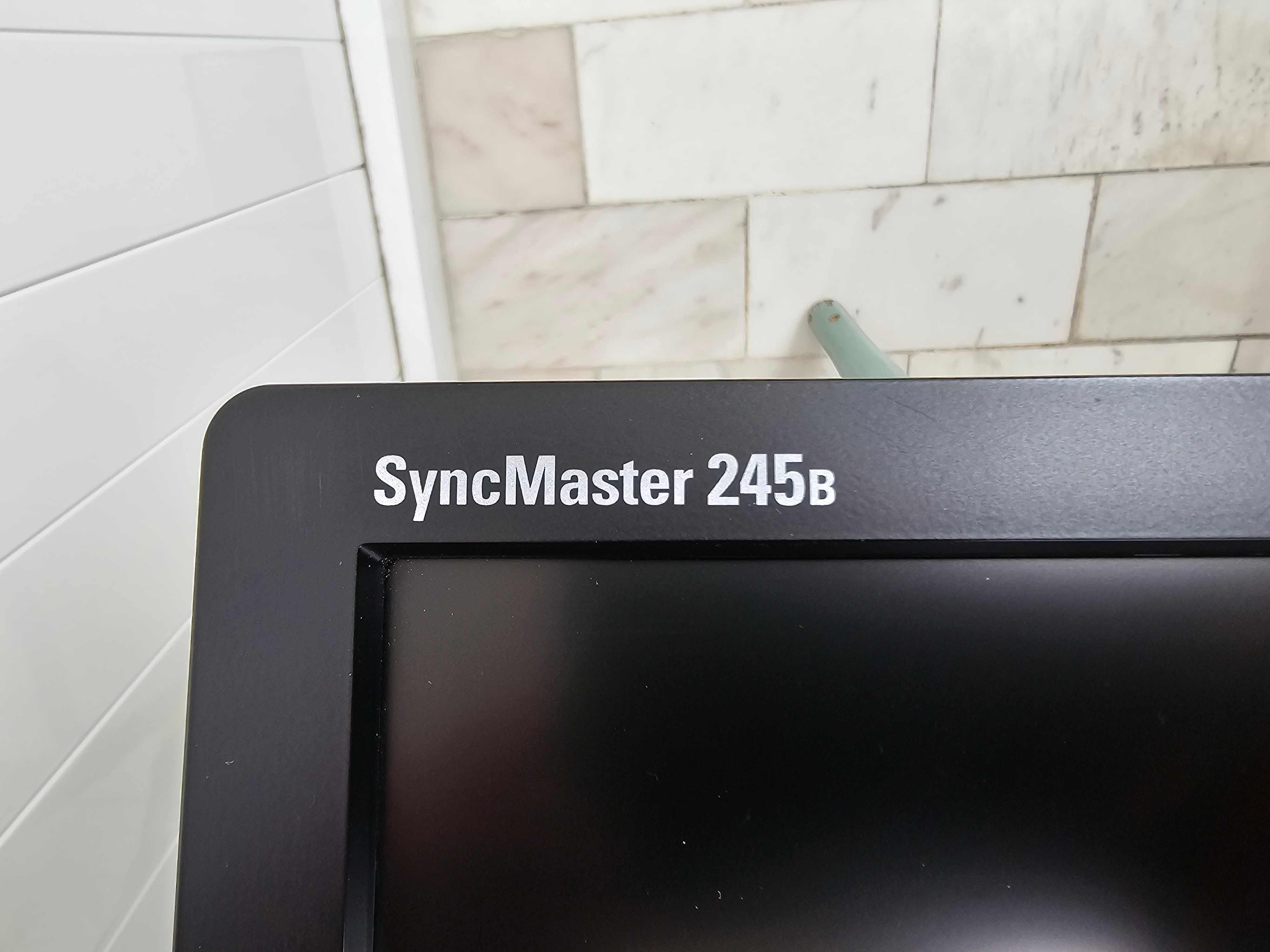 Продавам монитор за компютър Samsung SyncMaster 245B