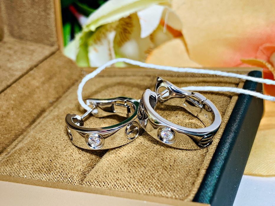 Золотые серьги Cartier с бриллиантами