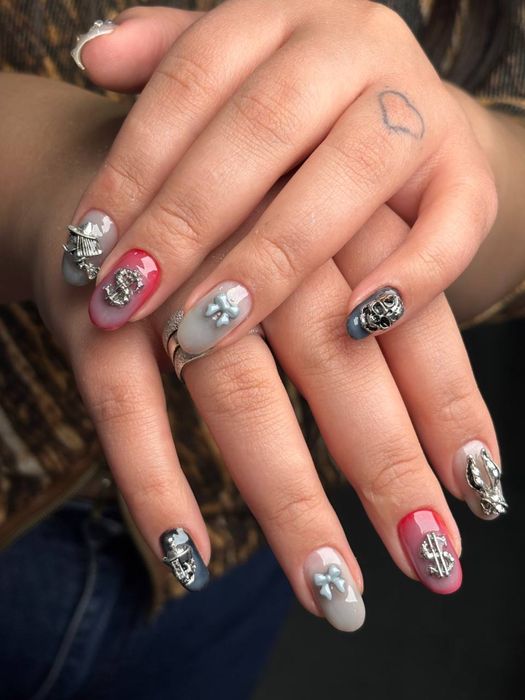 Нужны модели  на наращивание ногтей