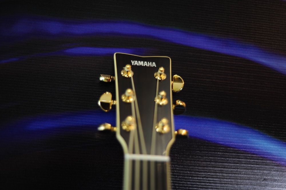 Гитара с необычным звучание YAMAHA Trans-Acoustic