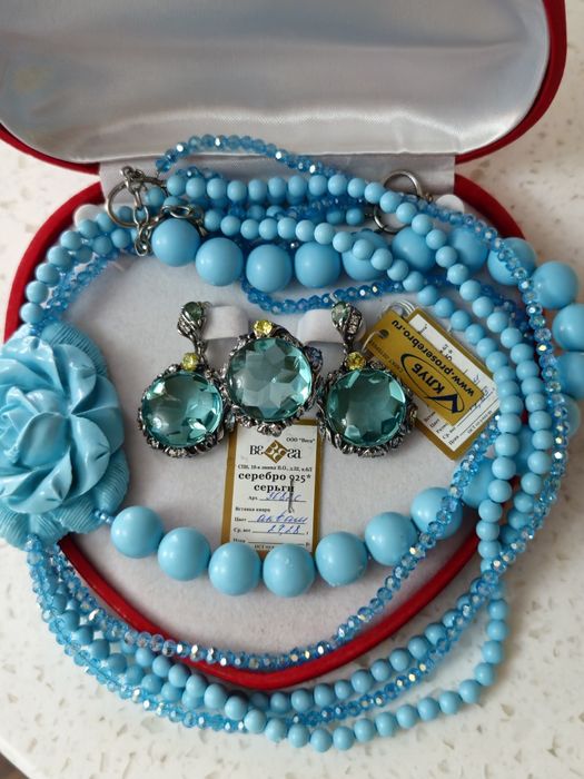 Продам эксклюзивный набор из серебра с драгоценными камнями.925пр.