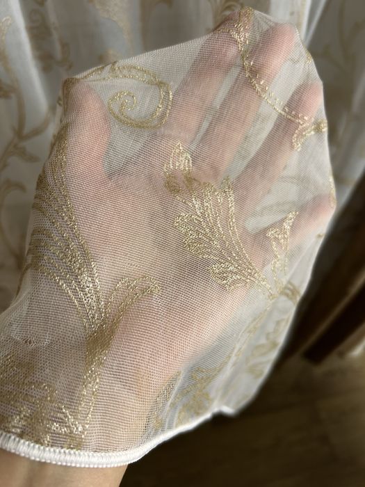 Продается тюль с золотыми элементами