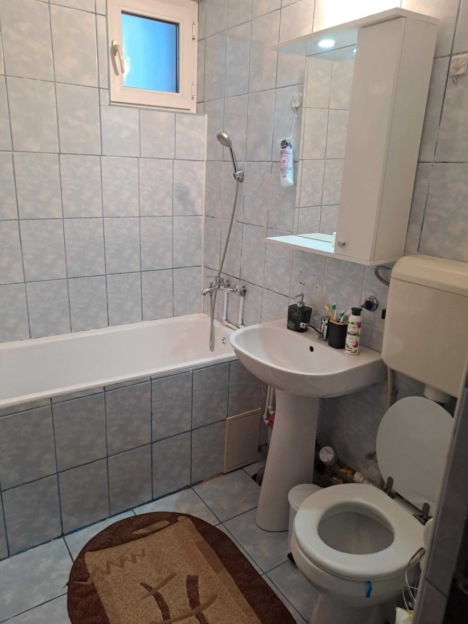 Apartament de vânzare - 2 camere semi-decomandat, 49 mp, parter