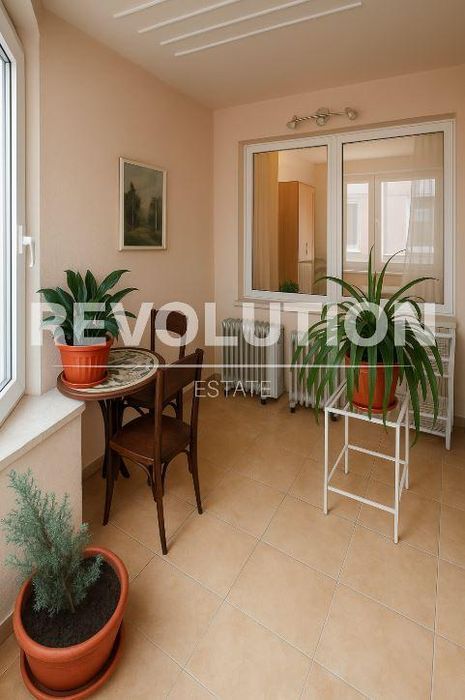 Дава се под наем Тристаен апартамент в Варна, Център - 83 кв.м за 700 € - Снимка #8