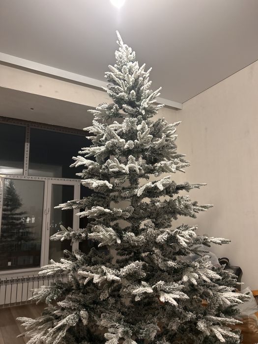Продам елку 2,7м(270см), диаметр 135см, НОВАЯ!!!