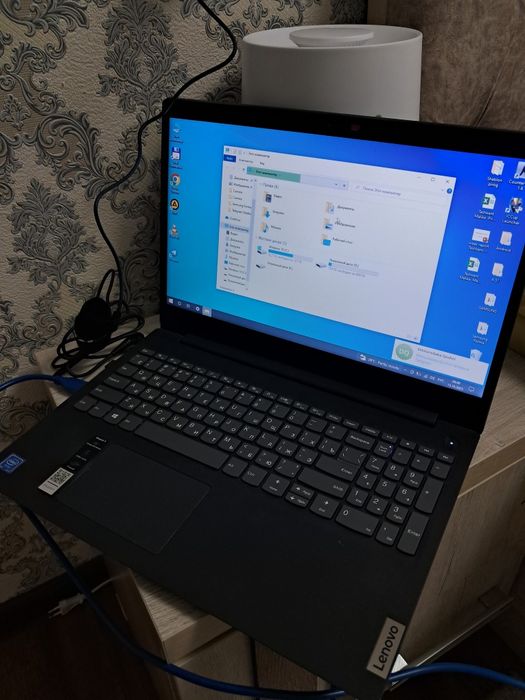 Lenovo Intel 4GB.   1TB
