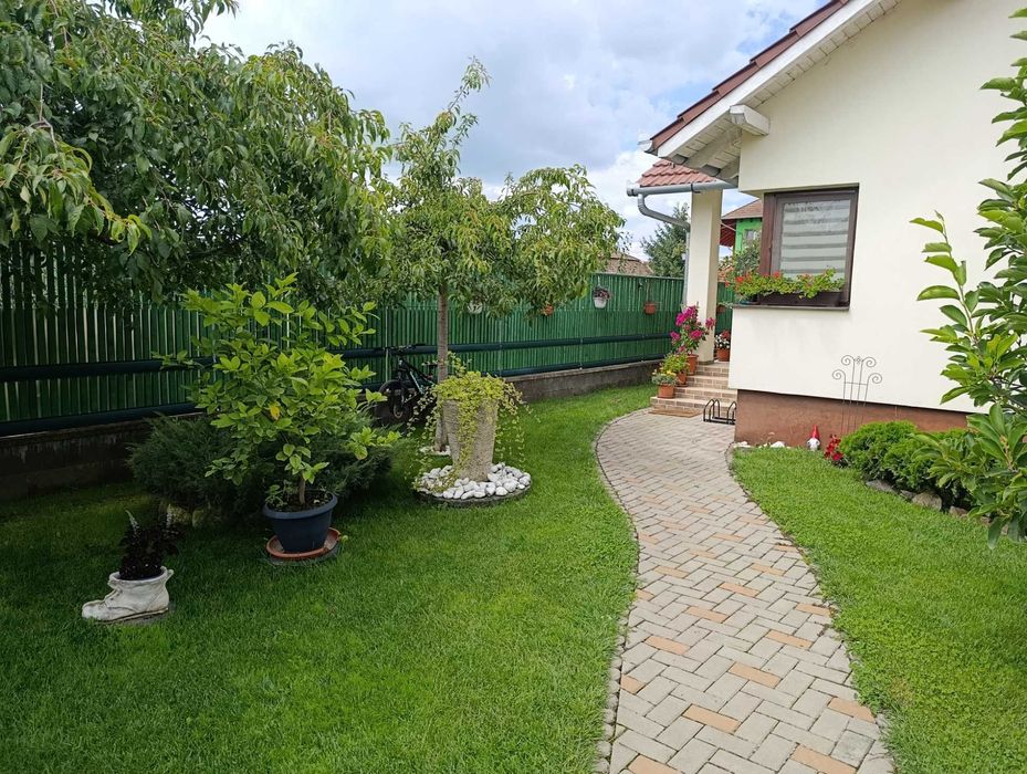 Casa de vânzare !!!