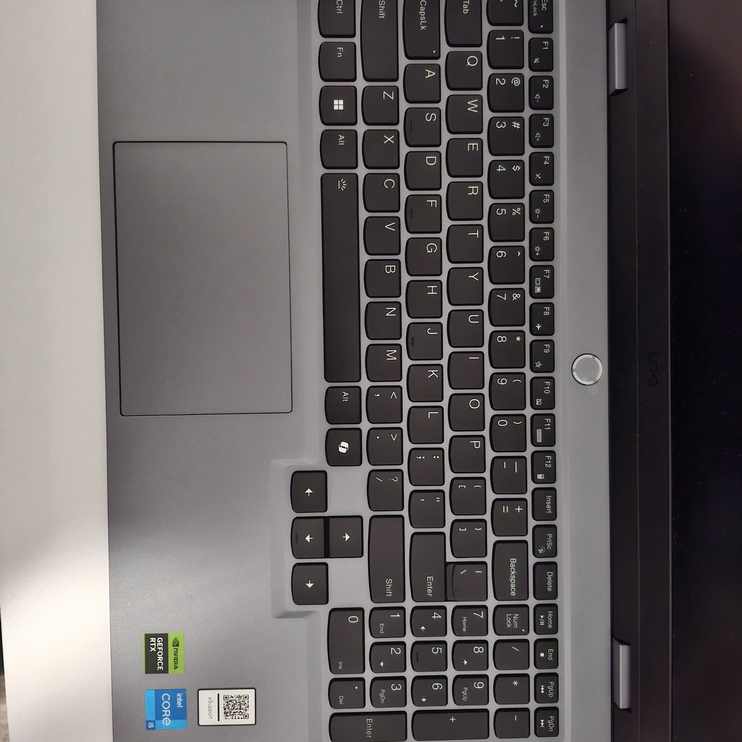 Продавам Lenovo LOQ 15IAX9