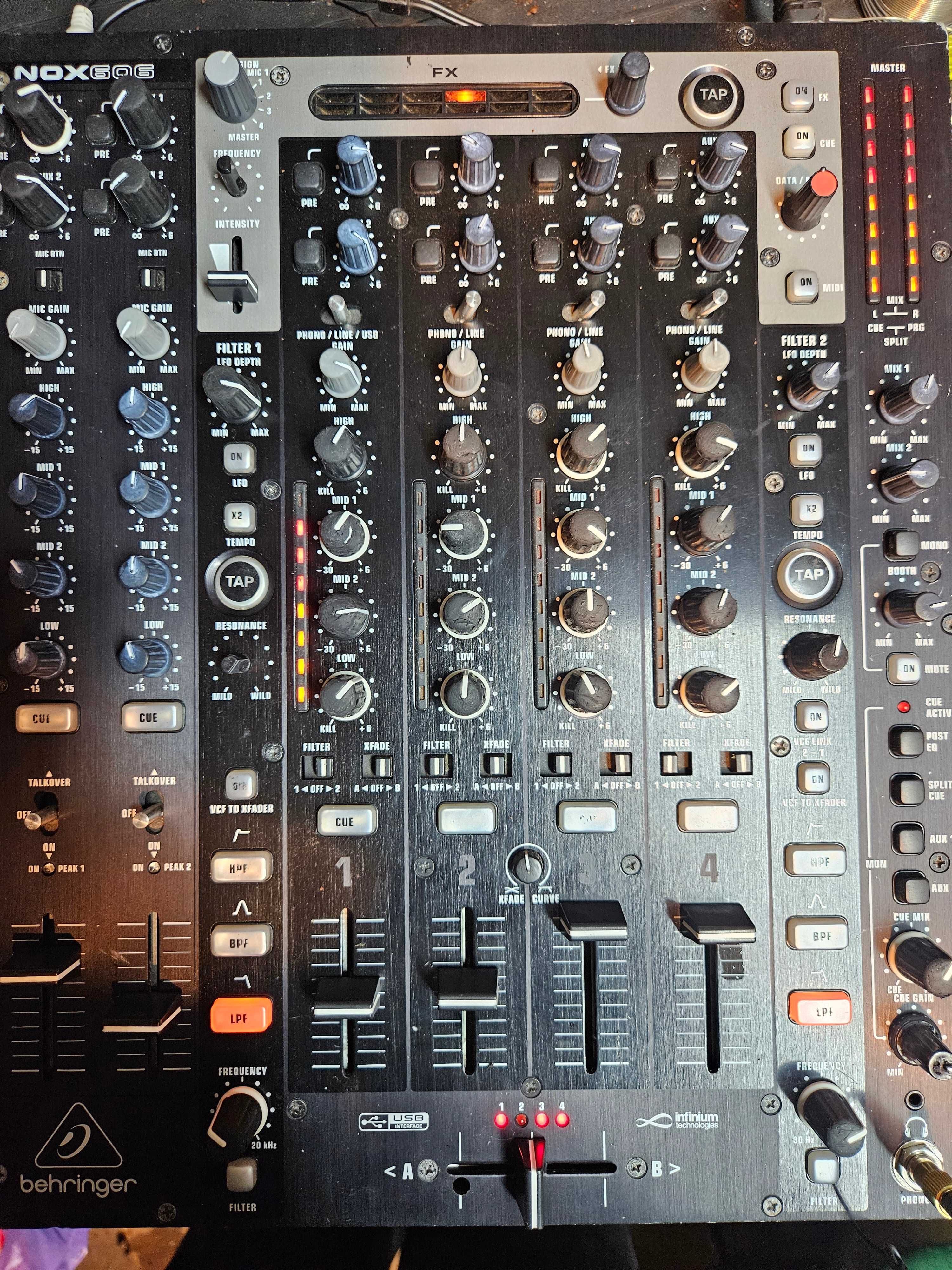 Behringer NOX606 Pro DJ Mixer