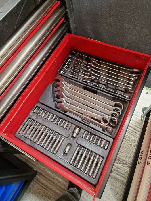 Dulap yato 6 sertare cu scule plus pistol impact yato