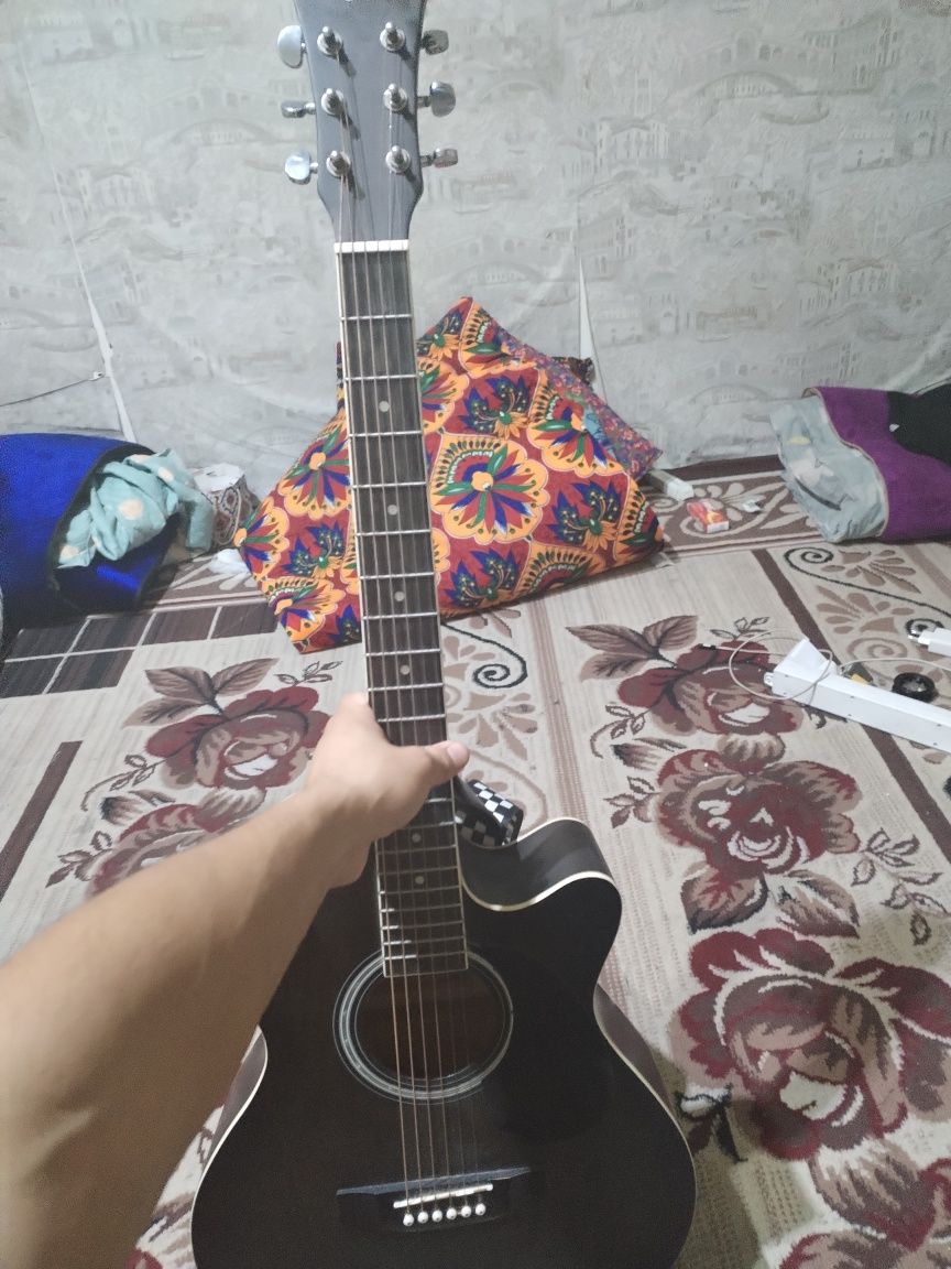 Gitara CARAVAN MUSIC  razmer 40 hama hama narsa komplekt srochniga
