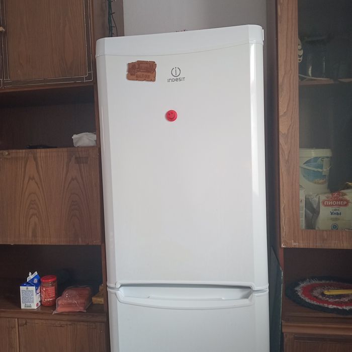 Продам холодильник индезит
