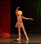 Costum de balet dans liric contemporan