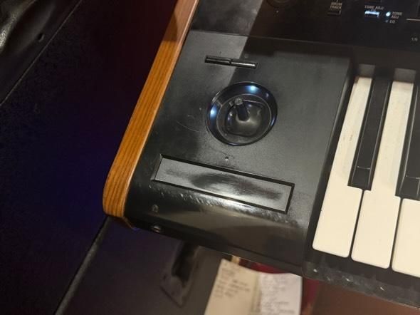 Продава се Korg Kronos 2
