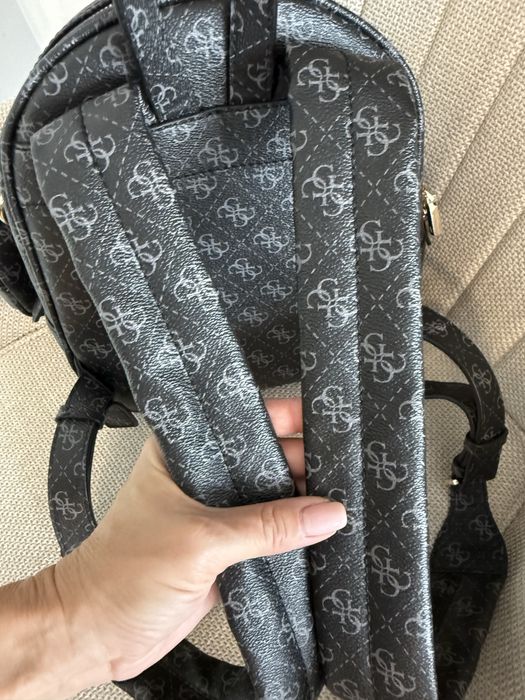 Раница Guess среден размер