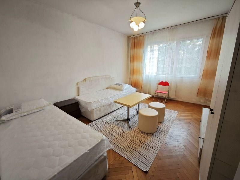 Тристаен апартамент в ж.к. Дружба 2 .