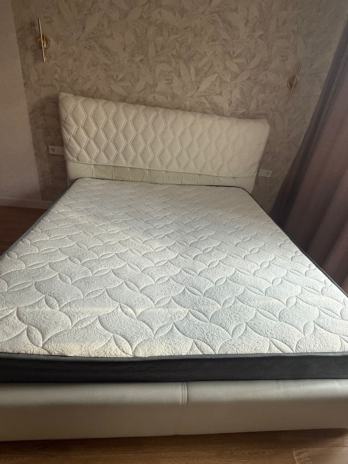 Продается кровать с матрацем