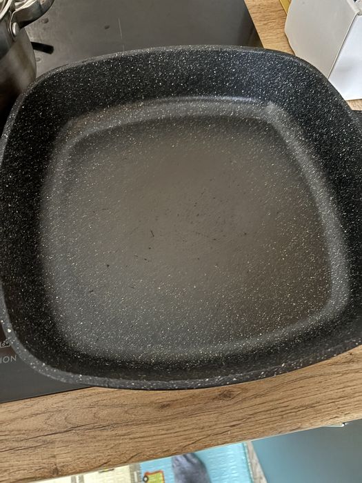 Продам сковородку/жаровню д -28 см