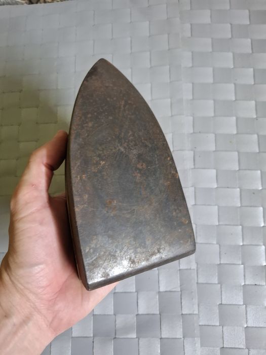 Метална ютия с надписи