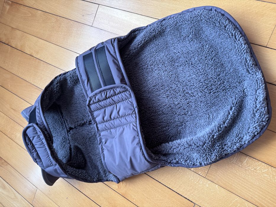 Vand vesta noua pentru caini