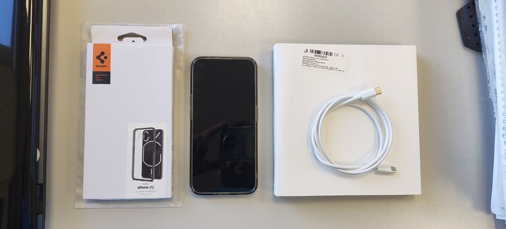 Nothing Phone 1 в гаранция - перфектно състояние