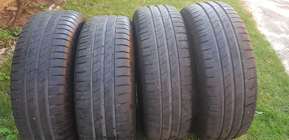 Vând 4 cauciucuri de vara + rezerva