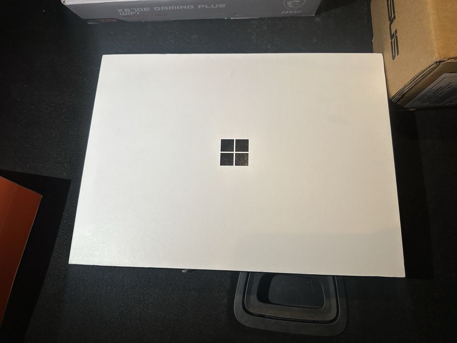 Nou! Sigiliat! Microsoft Surface 7th 15” 512gb