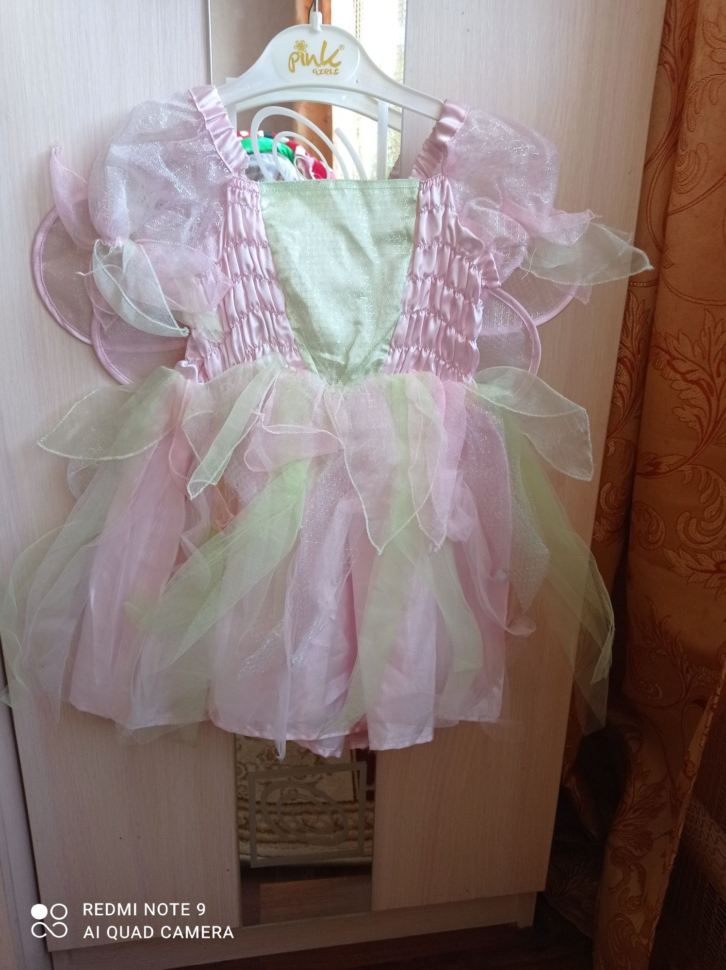 Детские нарядные платья на маленьких принцесс