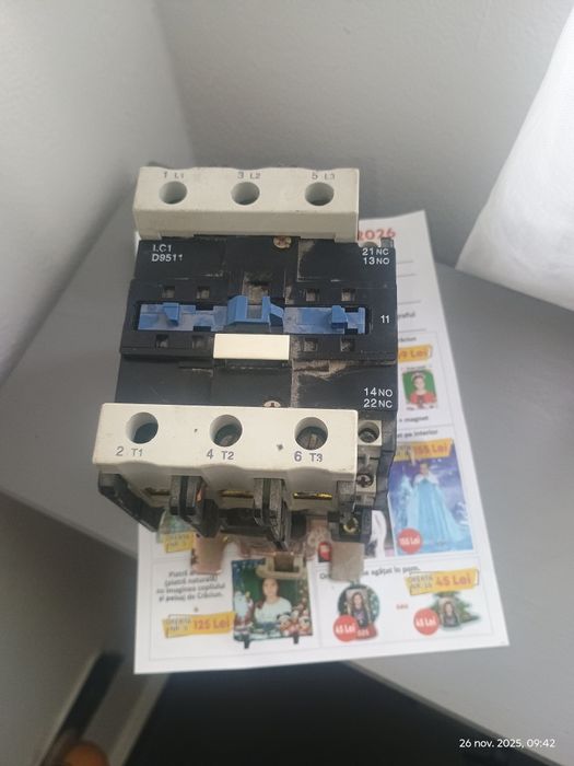 Vând contactor trifazic 125A.