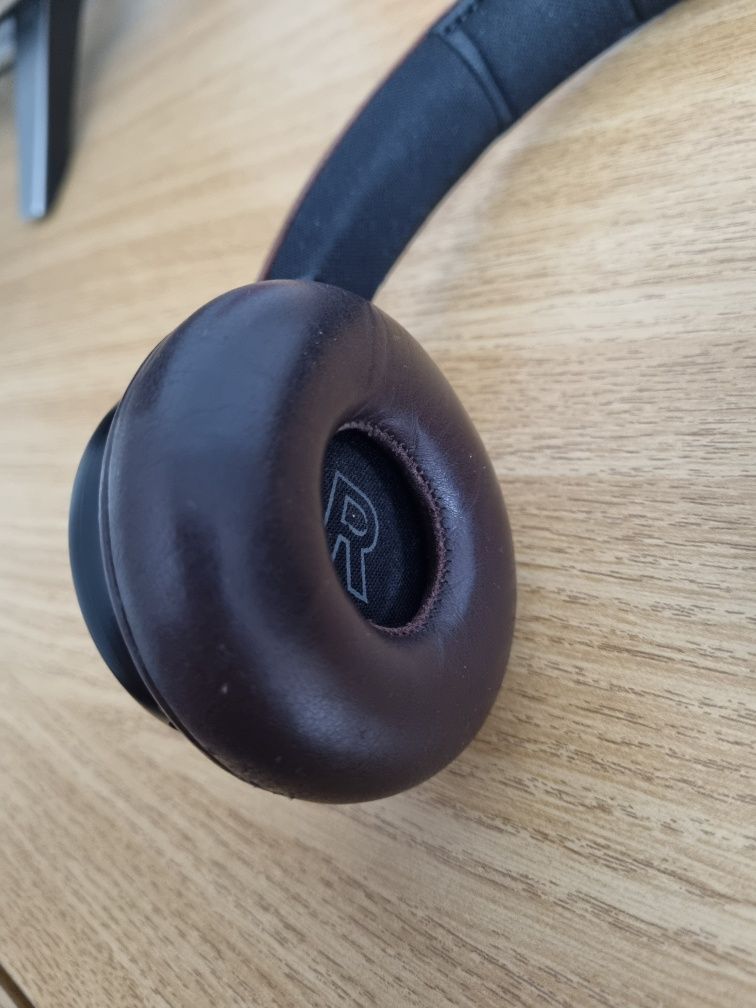 Casti Bang & Olufsen Beoplay H8