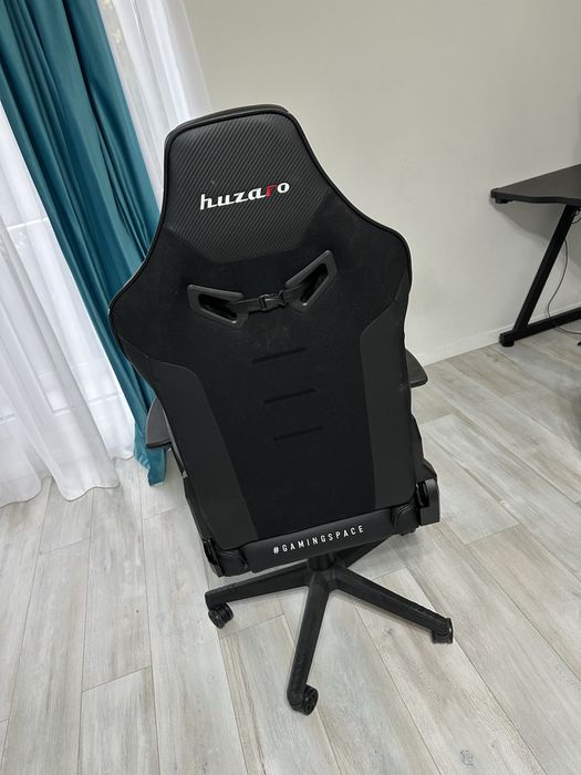 Se vine scaun gaming si birou impecabile.