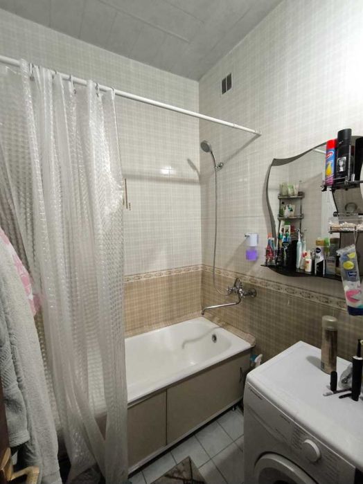 Буюк Ипак Йули. 3/3/5. Художники.