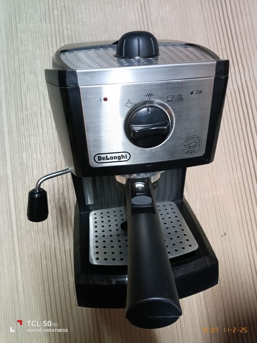 Кафемашина DeLonghi.