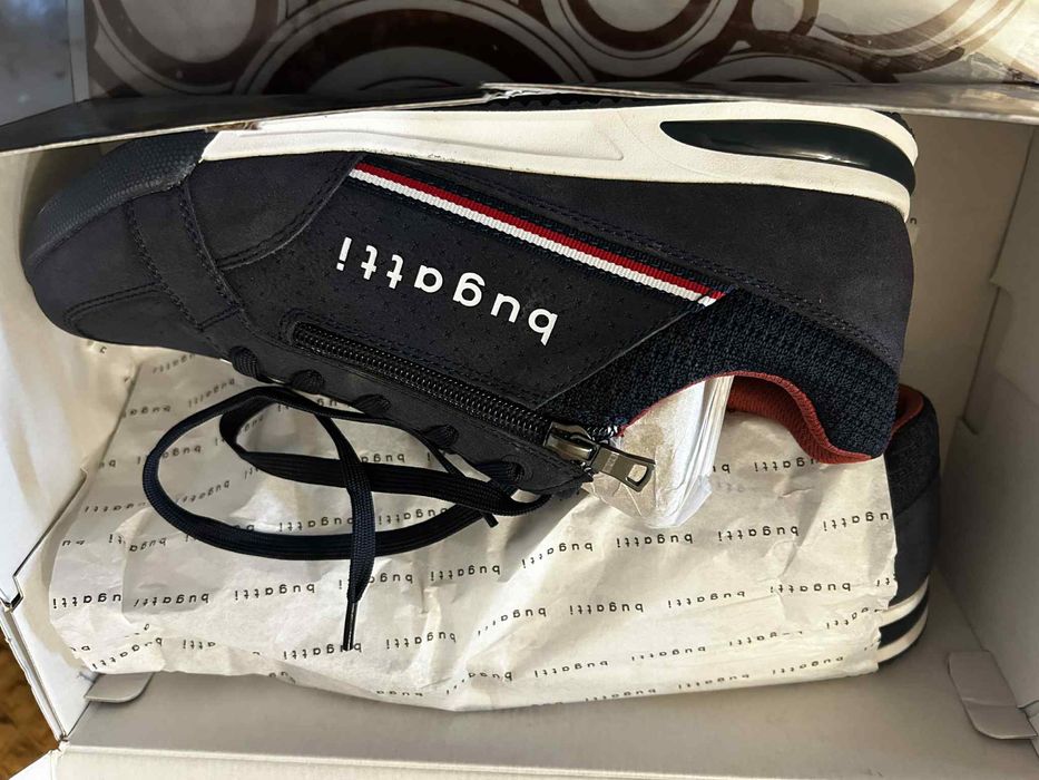 Мъжки обувки чисто нови на Bugatti