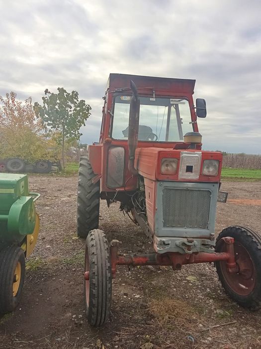 Vand tractor u650 in stare buna de functionare
