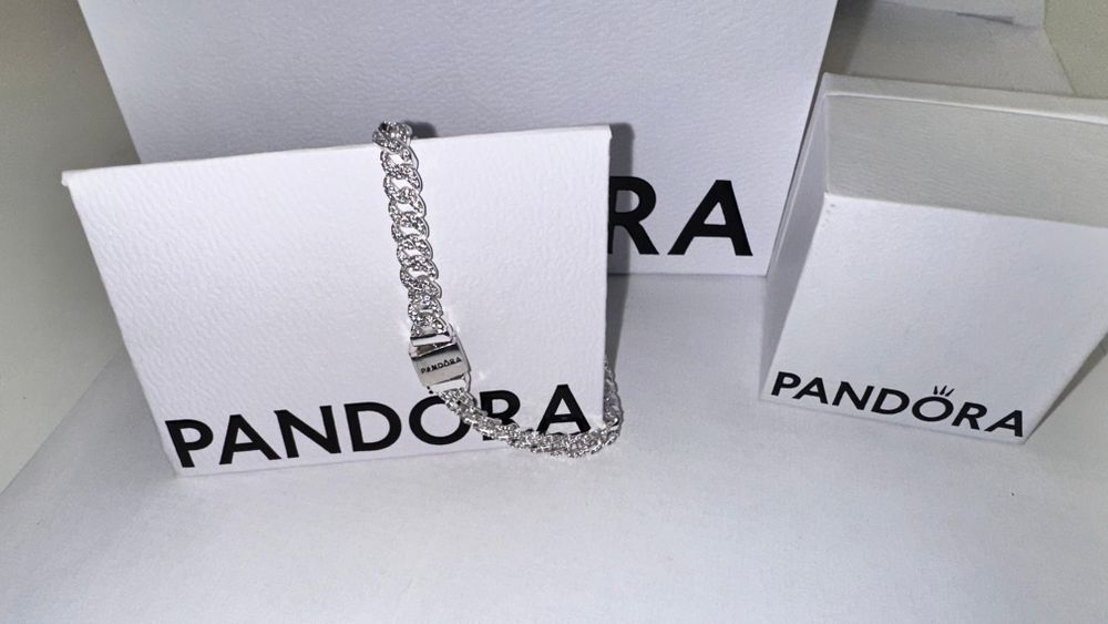 Brățară Pandora cu lanț cubanez cu elemente în stil pavé
Argint 925
81