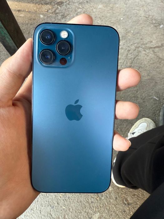 Продам Айфон 12 про
