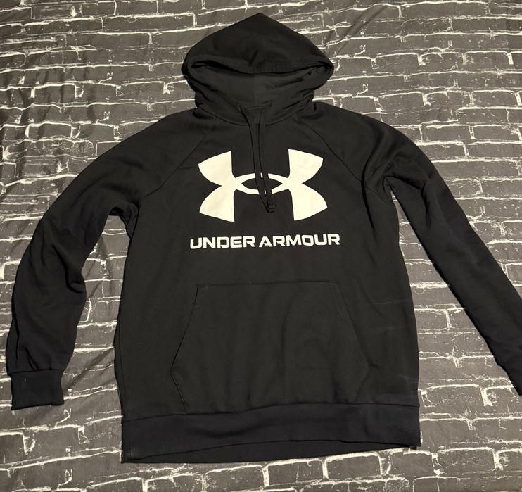 Under armour hanorac marimea L in stare foarte buna
