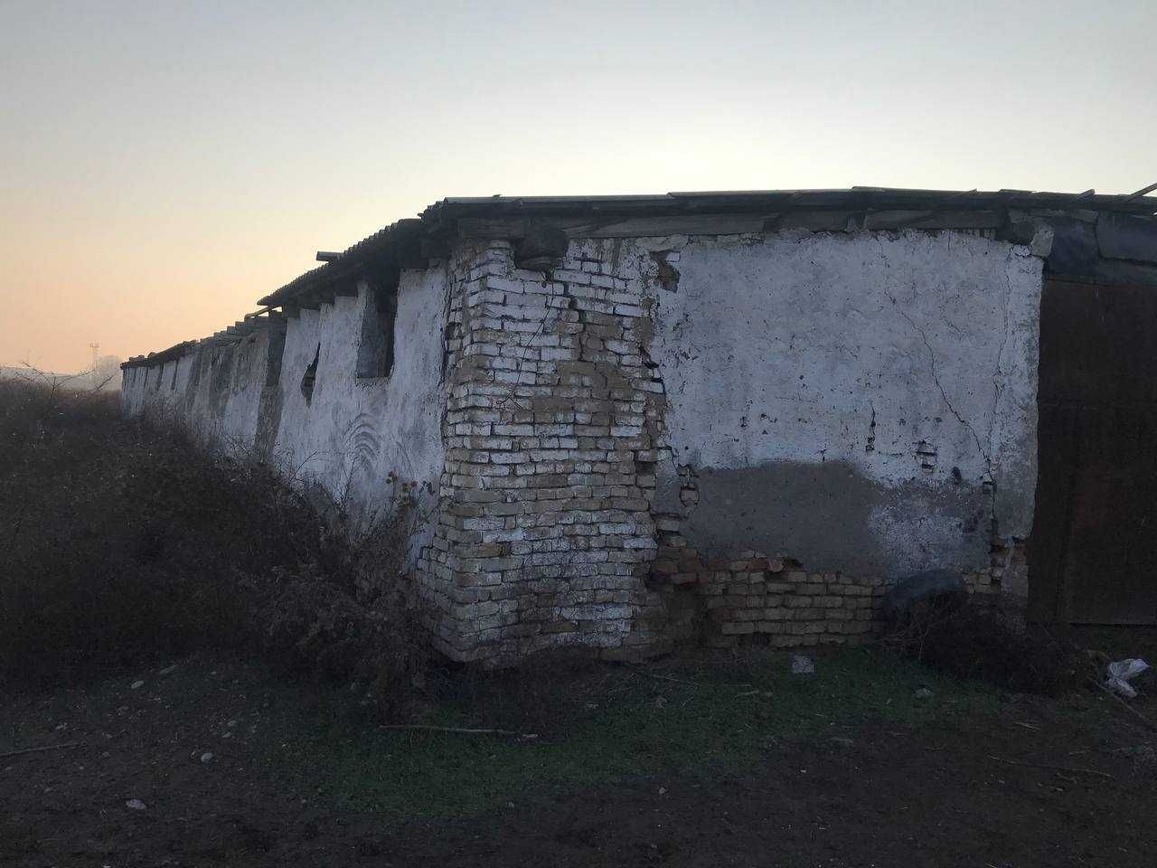 Do`stlik tumanida Molxona binosi bolib tolash sharti bilan sotiladi.