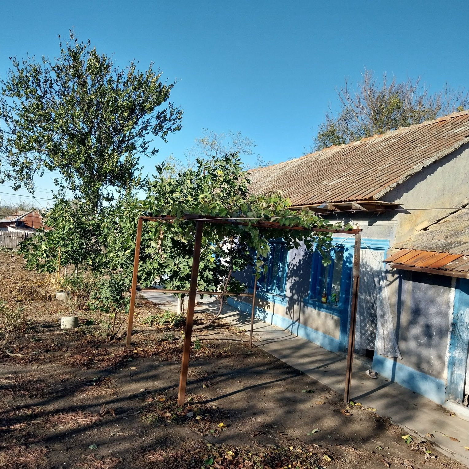 Vând casa  comuna Chirnogeni sau schimb cu o garsonieră în Constanța