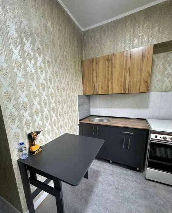 Продается Ц-5 квартира 3-комнатная 70 квадрат кирпич 3/2/4