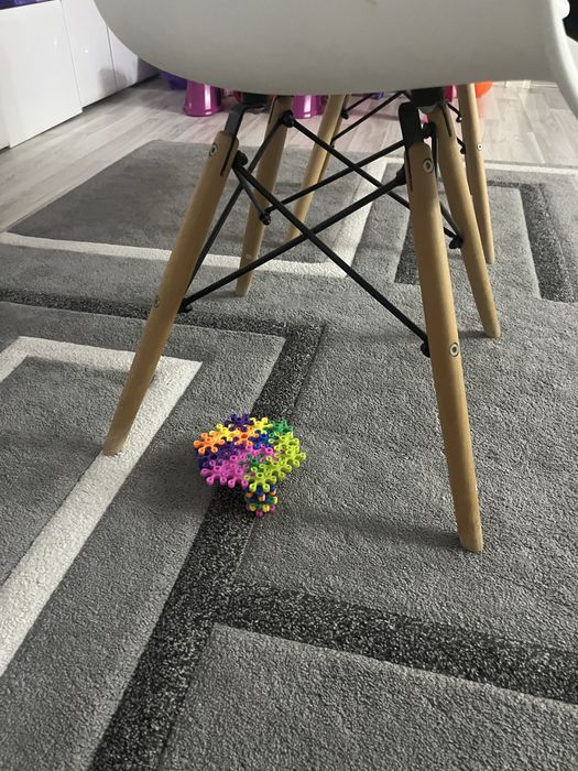 Masa rotunda cu scaune