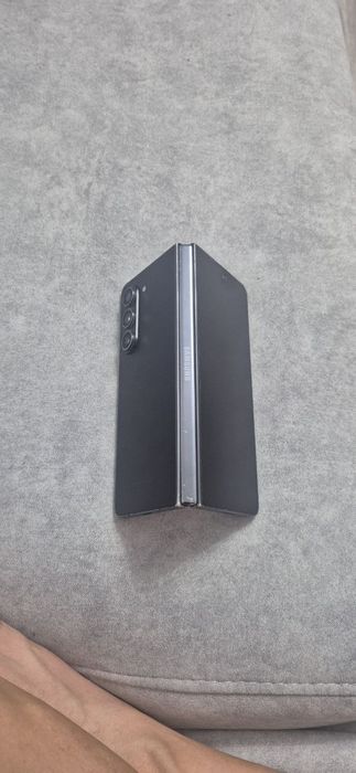 Продам телефоны Samsung fold 5 и Samsung Galaxy S 24