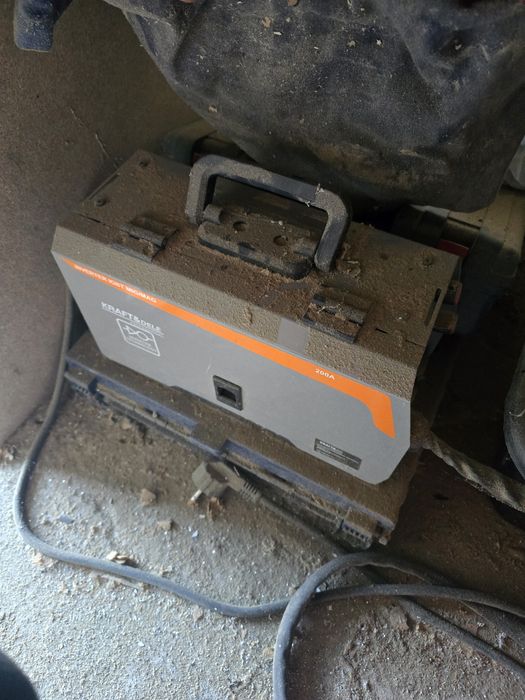 Vand aparat de sudura cu sarma folosit o singura data